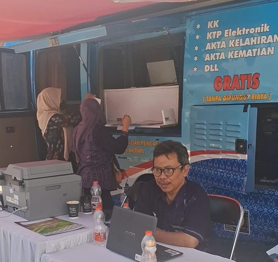Intip Persiapan Dispendukcapil Kota Kediri Suksesi Nikah Massal dalam Mobil VW KOMBI 2026