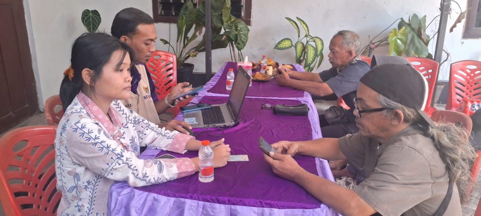 Jemput Bola IKD Dispendukcapil Kota Kediri Sasar Lokasi RT, Warga Sambut Antusias